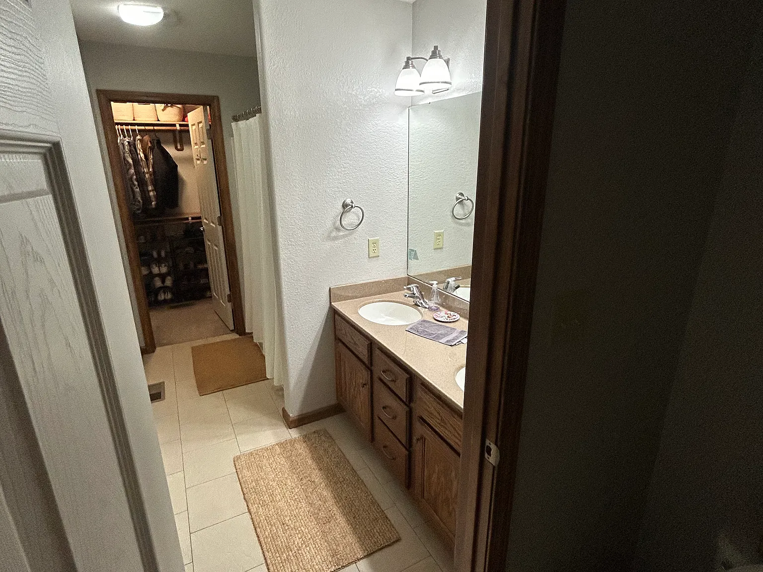 5 bed, 2680 sqft, $2,500 — Photo 3