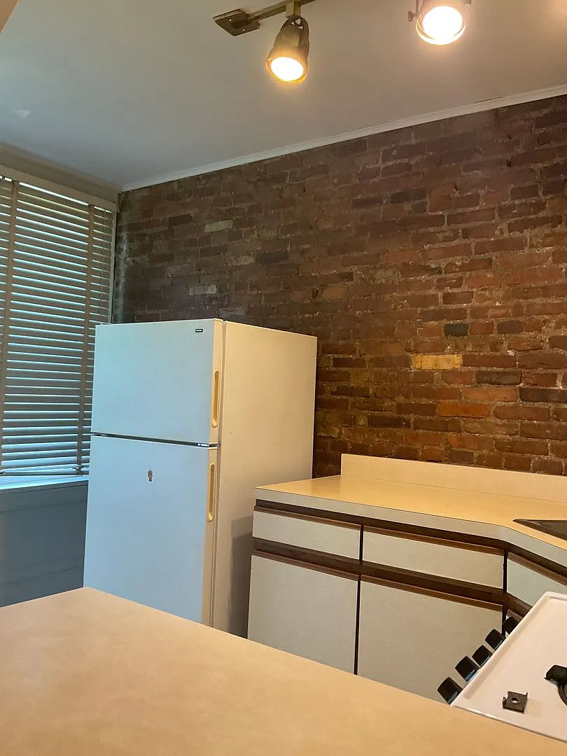 215 Woodbine Street — Photo 2