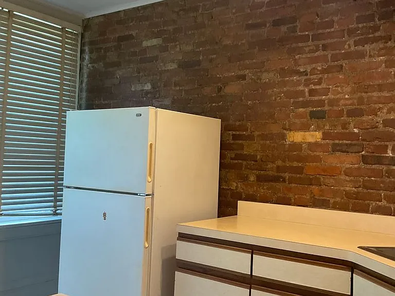 215 Woodbine St — Photo 2