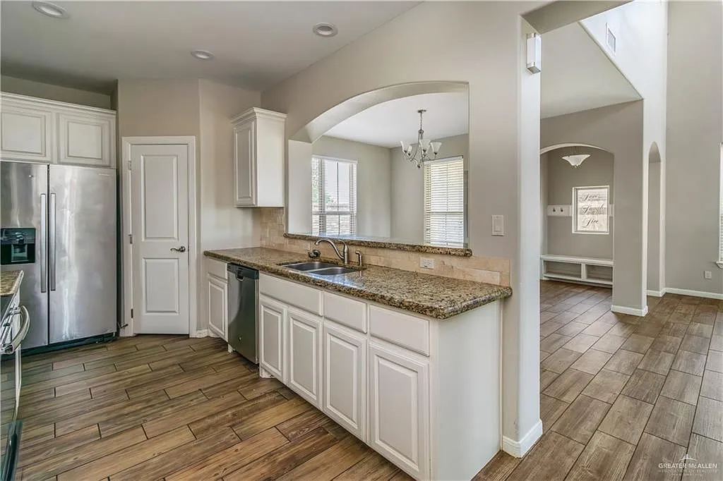 4 bed, 2.5 bath, 2181 sqft, $2,600 — Photo 4