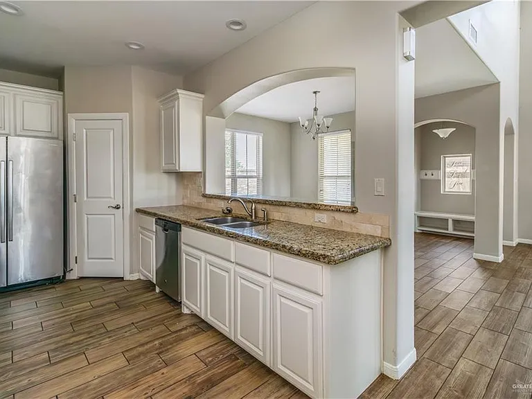 5217 Lost Creek Ln — Photo 4