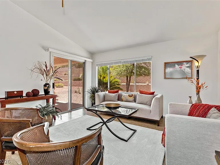 2817 Byron Dr — Photo 4