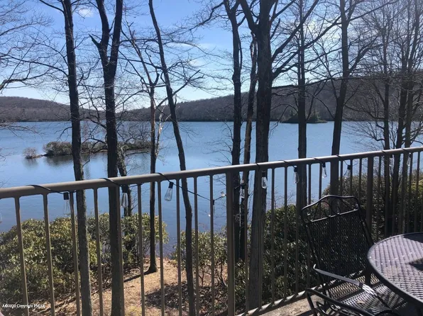 19 Midlake Dr, Lake Harmony, PA 18624