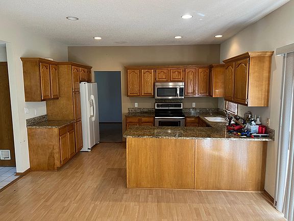 Kitchen- Fridge, Microwave, Dishwasher