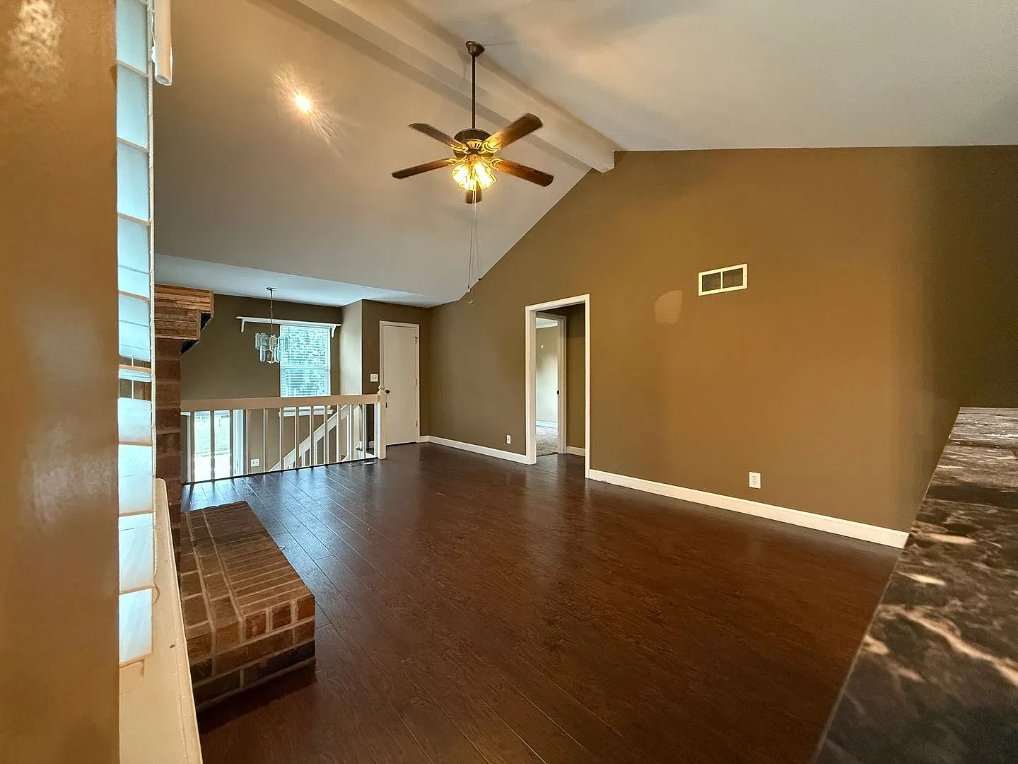 Beautiful 3 Bedroom, 2 Bathroom Olathe Duplex on Corner Lot with Fenced in yard and Vaulted Ceili... — Photo 4