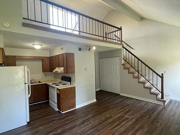 3rd image of 9109 Cedarpark Ln APT B