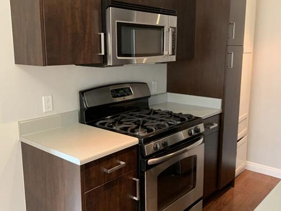 4th image of 1021 N Doheny Dr APT 6