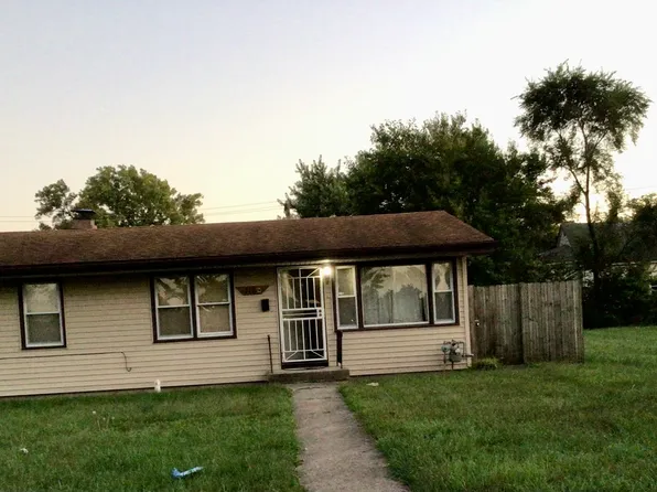 110 W 150th St, Harvey, IL 60426