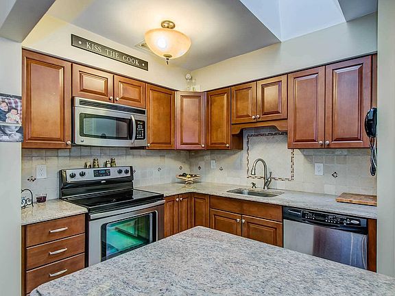 4th image of 163 Southgate Dr