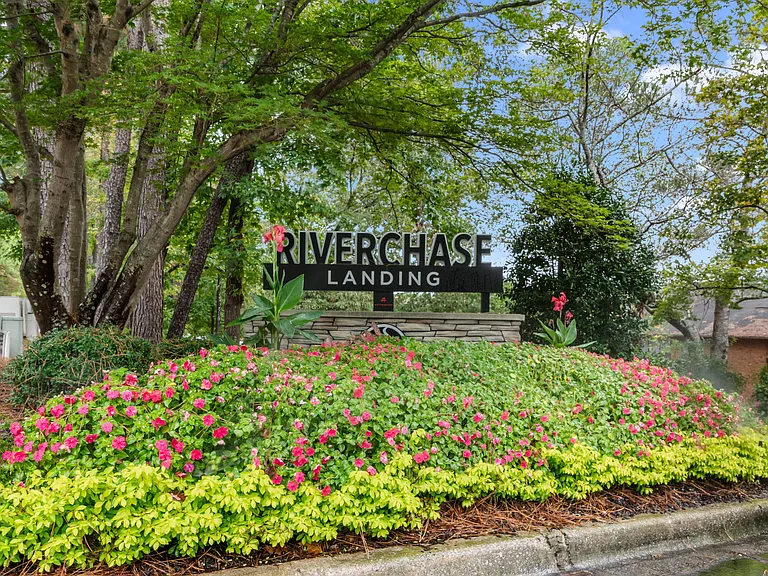 Riverchase Landing Apartments — Photo 31