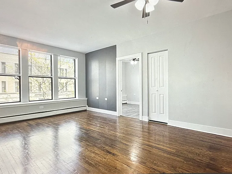 1625 W Howard St #302 — Photo 1