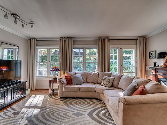 5th image of 1628 Ripon Pl