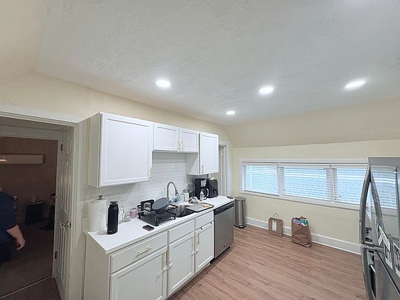 3rd image of 258 Lexington Ave
