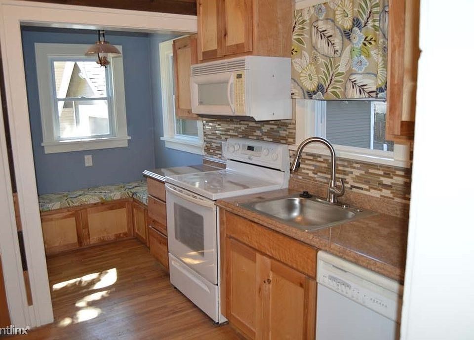 6. 835 N Holyoke, Kitchen (1)
