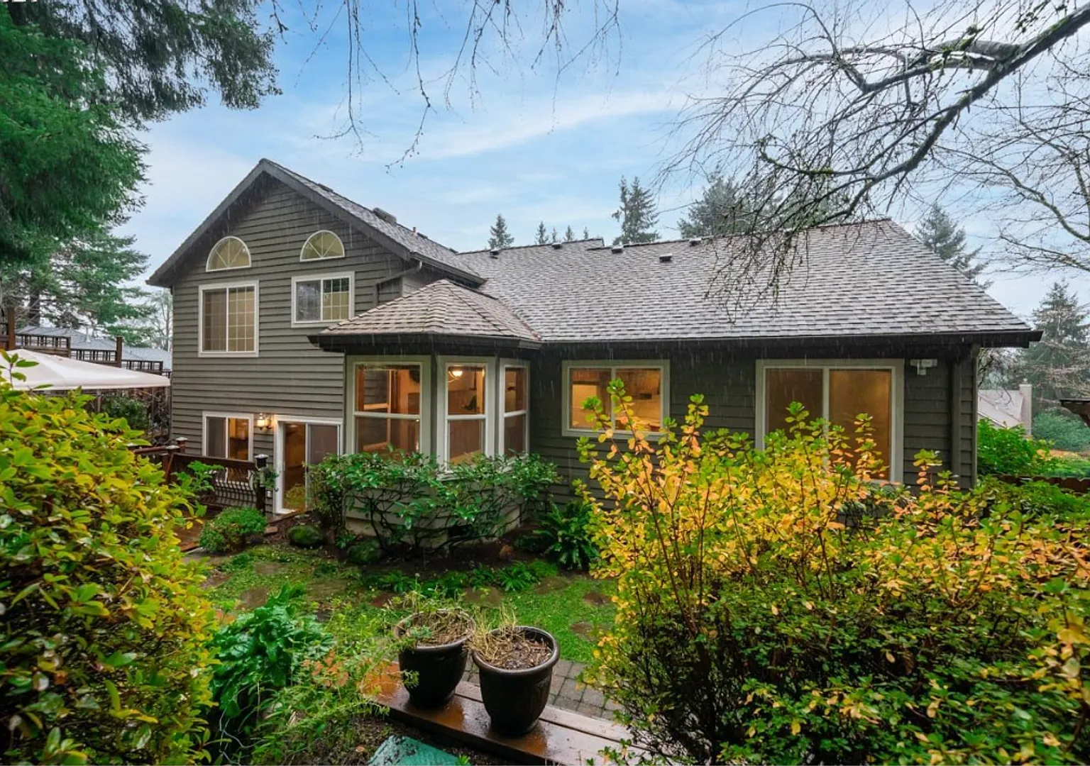 Beautiful Updated 3 Bedroom Home Located on a Large Lot in a Cul-de-sac Close to Meridian Park Ho... — Photo 3