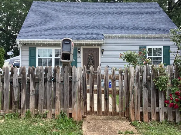 102 Tremont St, Manassas Park, VA 20111