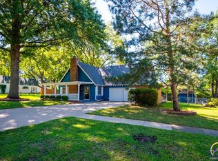 4919 SW 19th St, Topeka, KS 66604