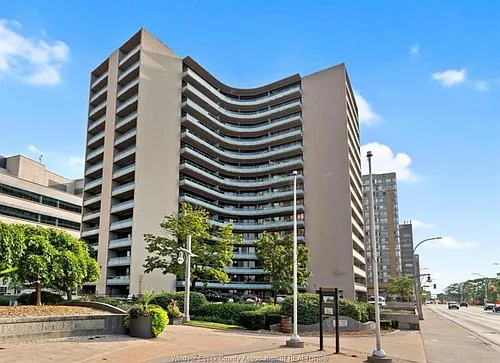 111 Riverside Dr E Photo 1