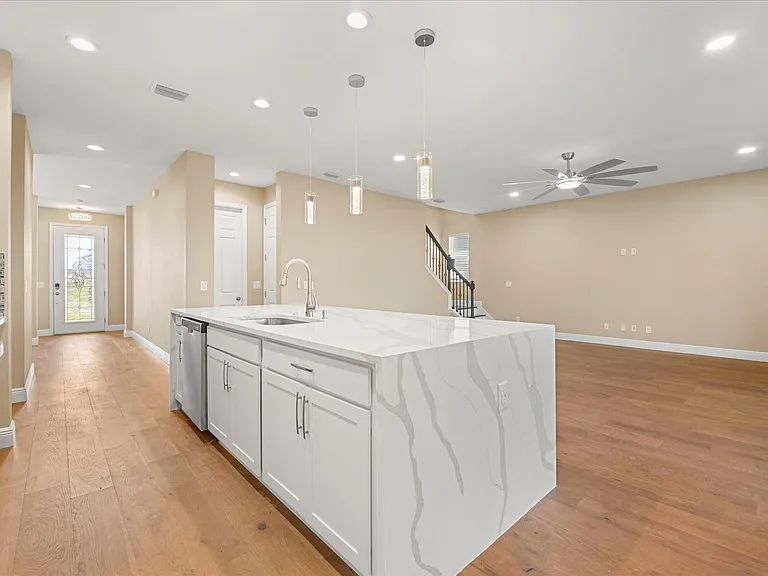2049 Heart Lake Dr — Photo 15