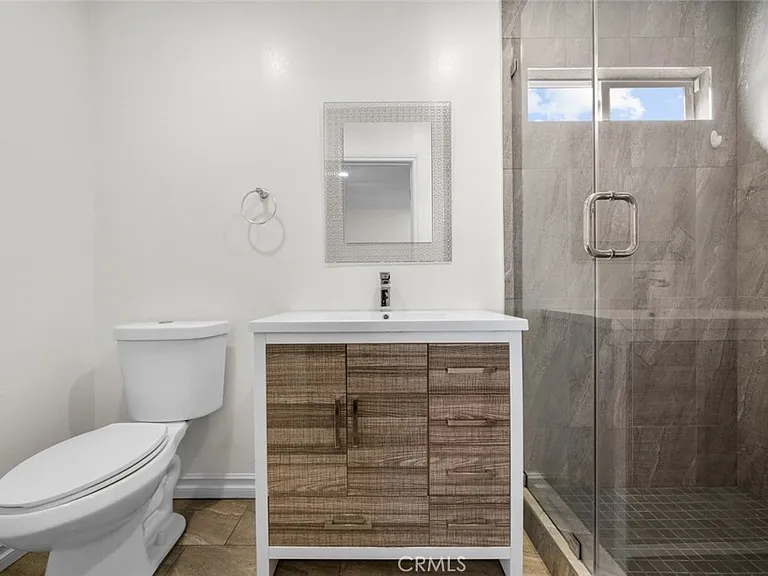 11252 Saticoy St — Photo 19