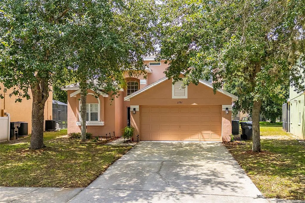 4 bed, 2.5 bath, 2045 sqft, $3,000 — Photo 3