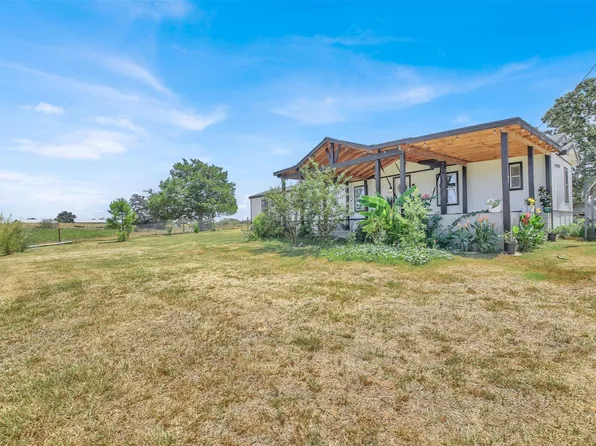 599 Rocky Ridge Ln, Luling, TX 78648