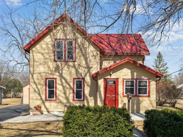 622 4th St SE, Independence, IA 50644