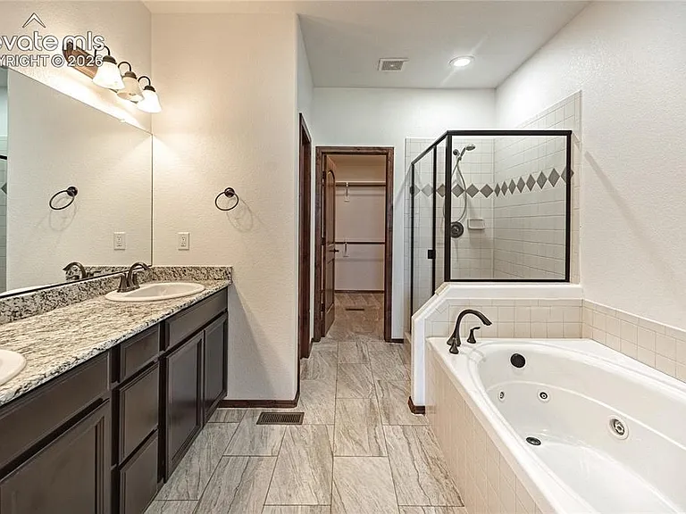 11824 Black Hills Dr — Photo 7