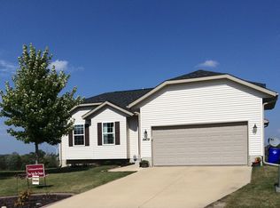 8409 Brighton Ct SW, Cedar Rapids, IA 52401