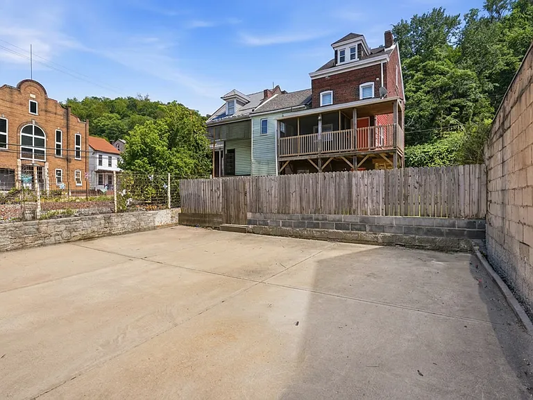 5641 Carnegie St — Photo 34