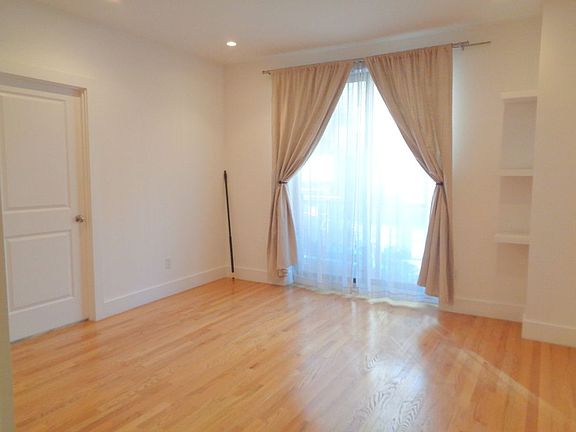 3rd image of 212 W 20th St #2F1
