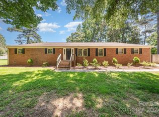 5925 Davidson Dr, Matthews, NC 28104