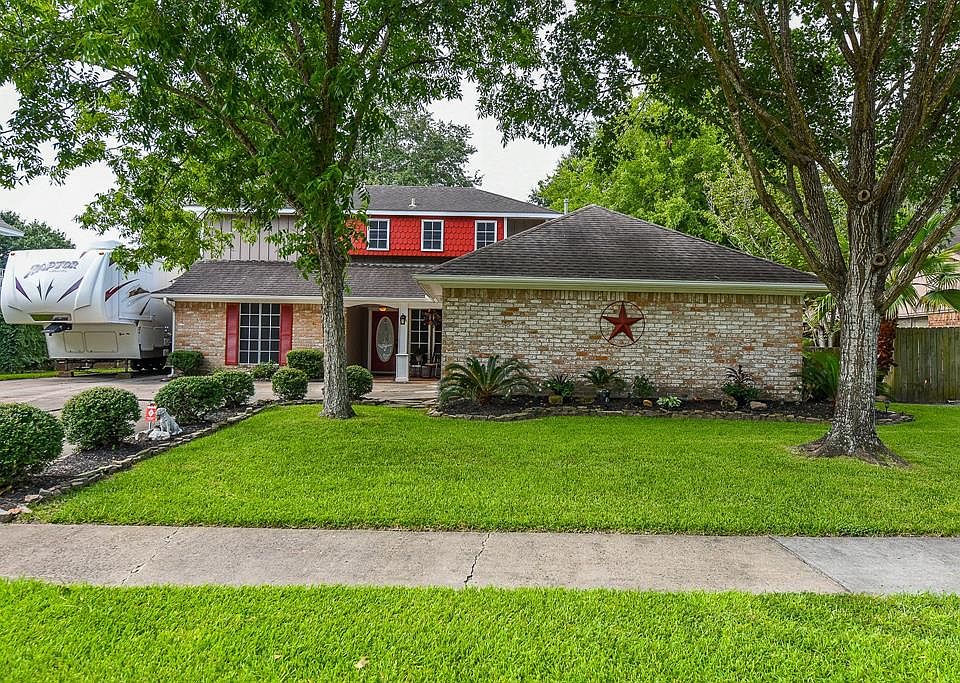 1st image of 2521 Maxwell Ln