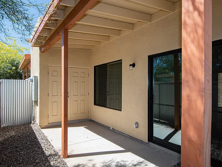 263 W Glenn St — Photo 14