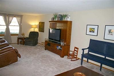 3rd image of 3401 Comanche Pl