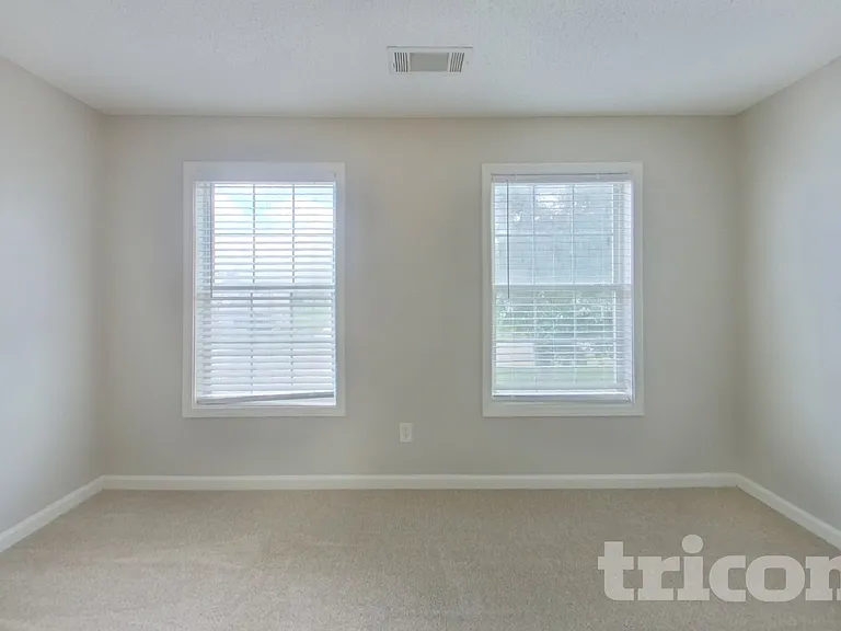 1055 Maria Dr — Photo 10