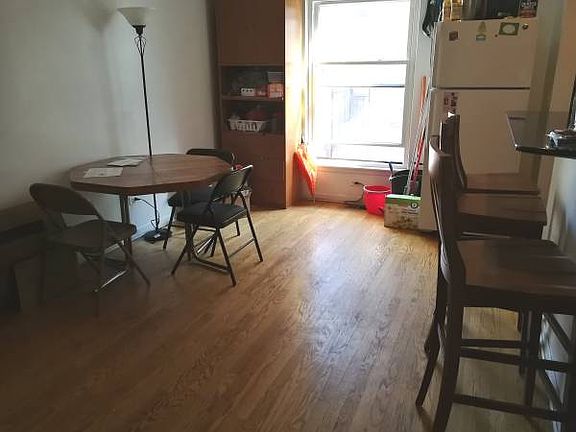 3rd image of 820 S Morgan St