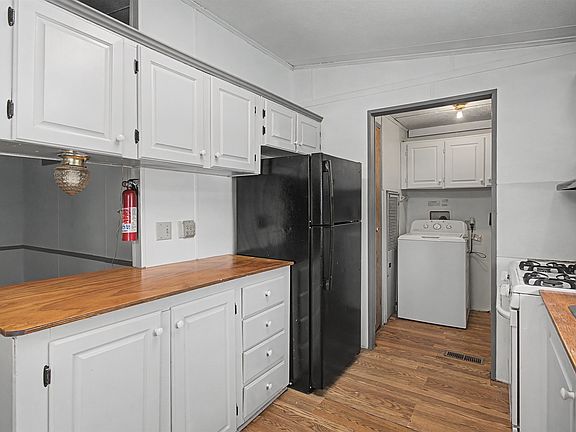 5th image of 48 Maple Street