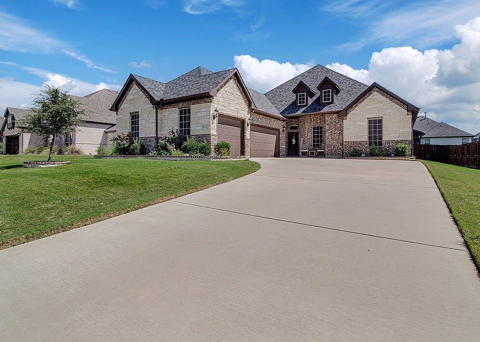 1st image of 3016 Capital Hill Dr