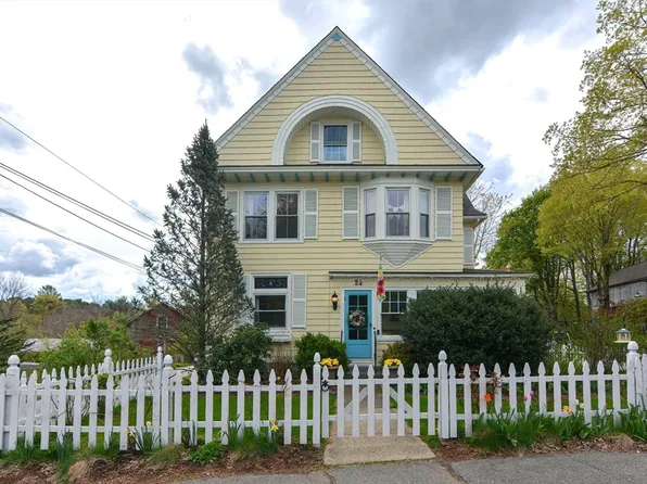 24 Main St, Upton, MA 01568