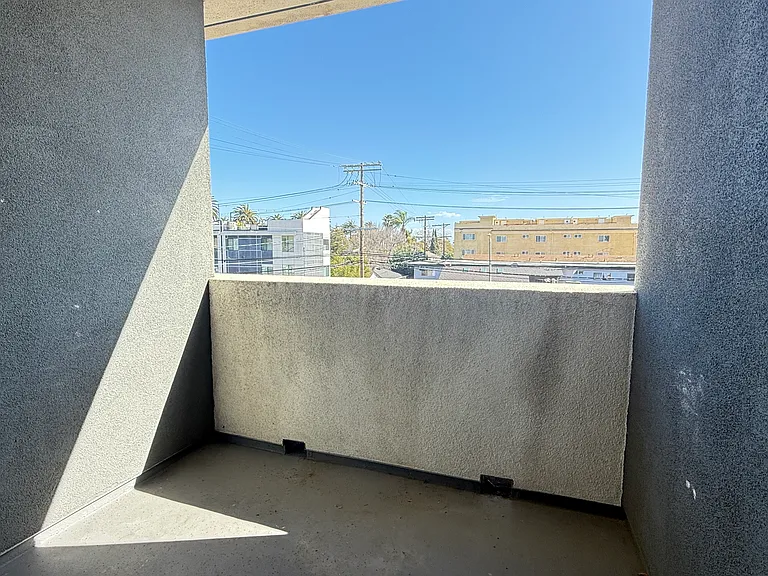 3993 Inglewood Blvd #7 — Photo 3