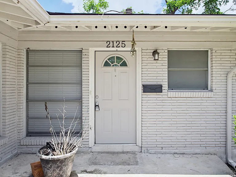 2125 E Lawndale Dr #2125 — Photo 3