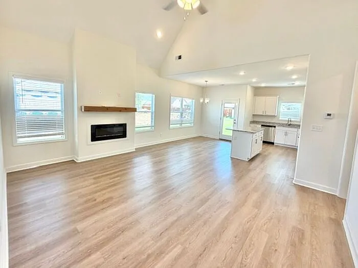 4 bed, 3.0 bath, 2043 sqft, $2,065 — Photo 3