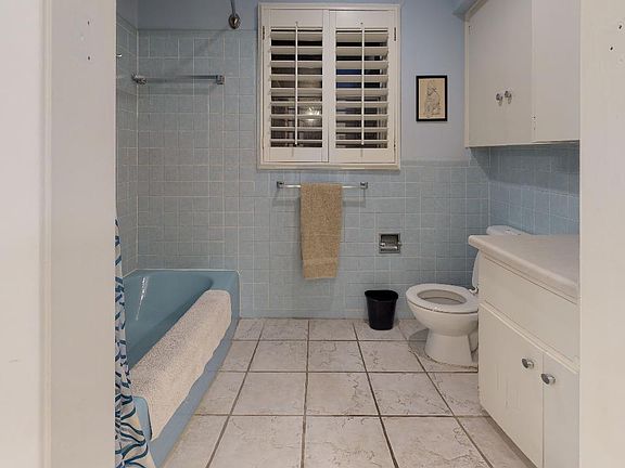 3rd image of 203 Beechwood Ln