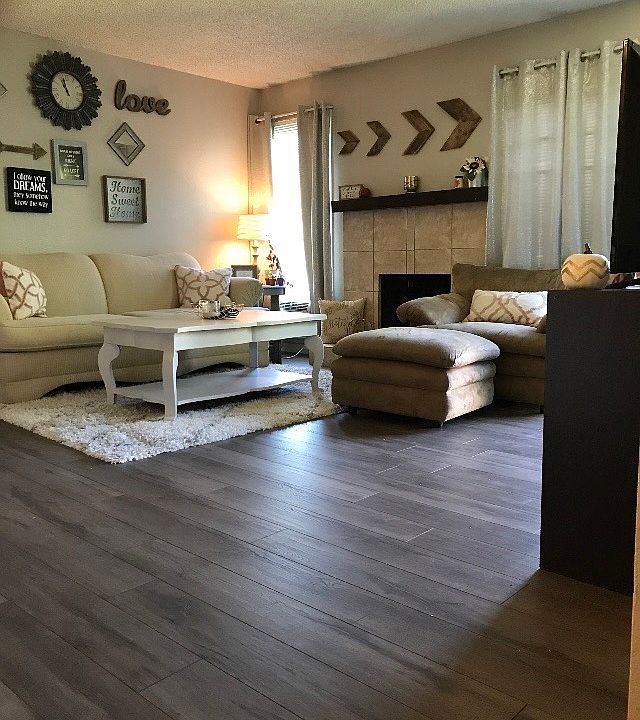 Living room. Don't the kids decorate nicely!