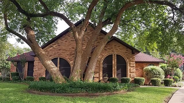 1st image of 820 Smokerise Cir