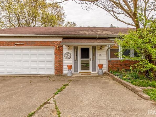 211 Phelps Dr, Newburgh, IN 47630