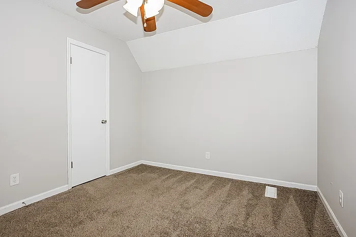 1911 Neptune Dr — Photo 13