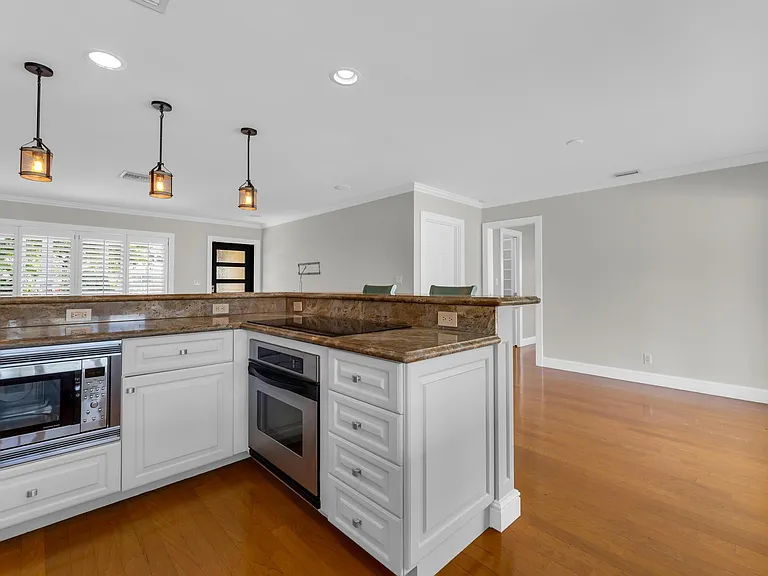 925 SE 10th St — Photo 20