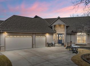 W170N7608 Patrician Pkwy, Menomonee Falls, WI 53051